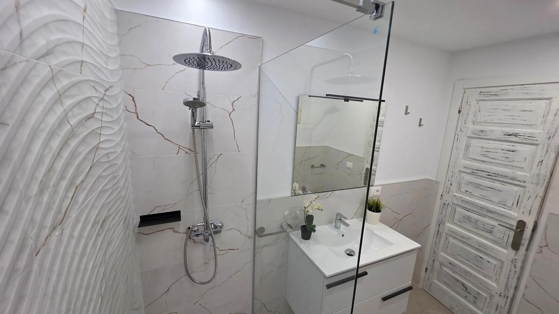 San Marino With Heated Pool, Only 450 Meters To The Beach, Aircondition, Wifi Arona