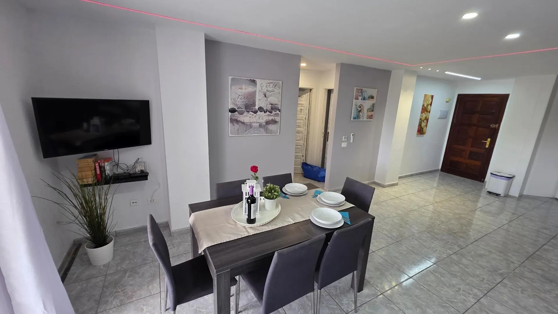 San Marino With Heated Pool, Only 450 Meters To The Beach, Aircondition, Wifi Arona  Apartmán Arona (Tenerife)
