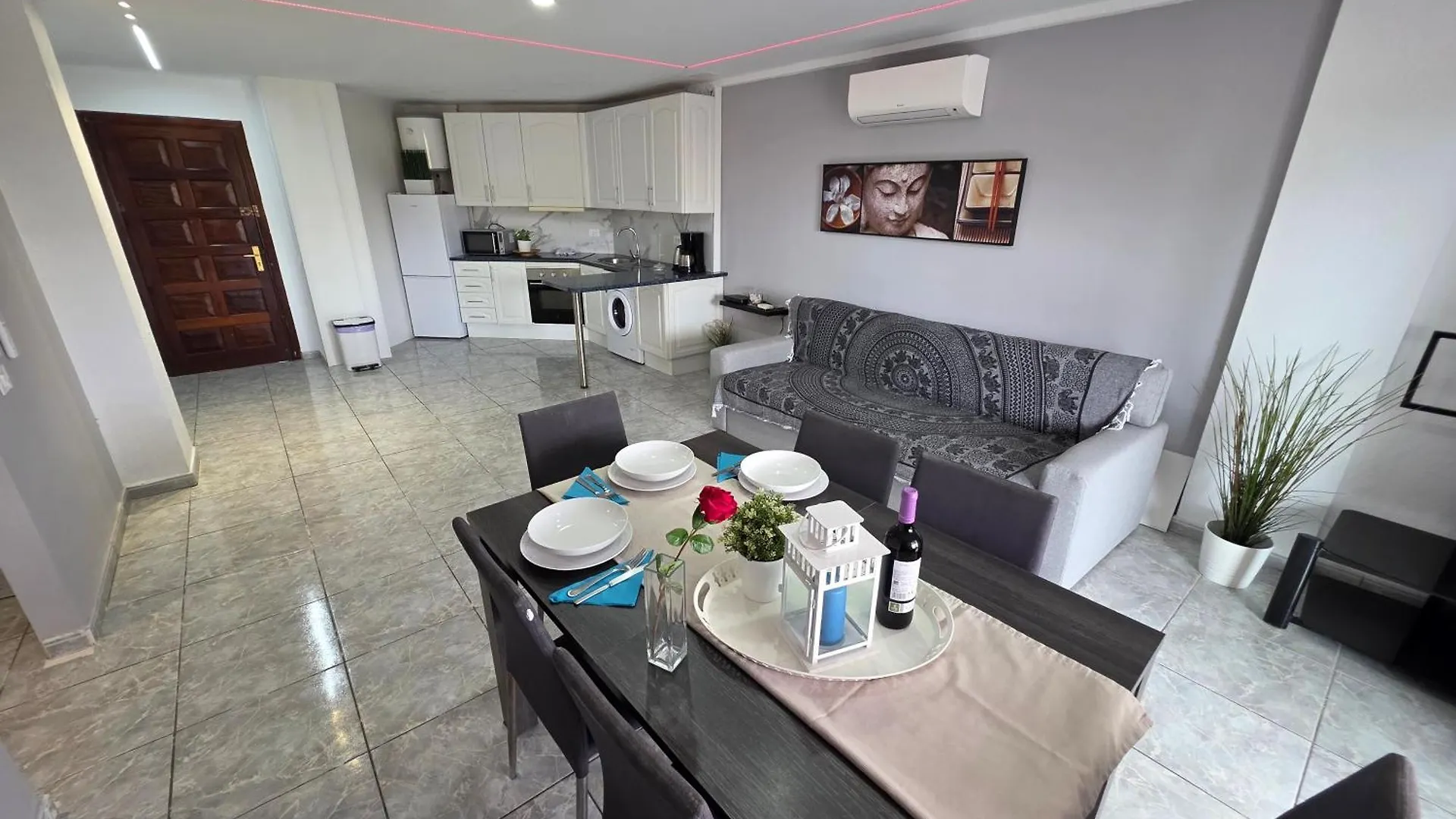 San Marino With Heated Pool, Only 450 Meters To The Beach, Aircondition, Wifi Arona  Arona (Tenerife)